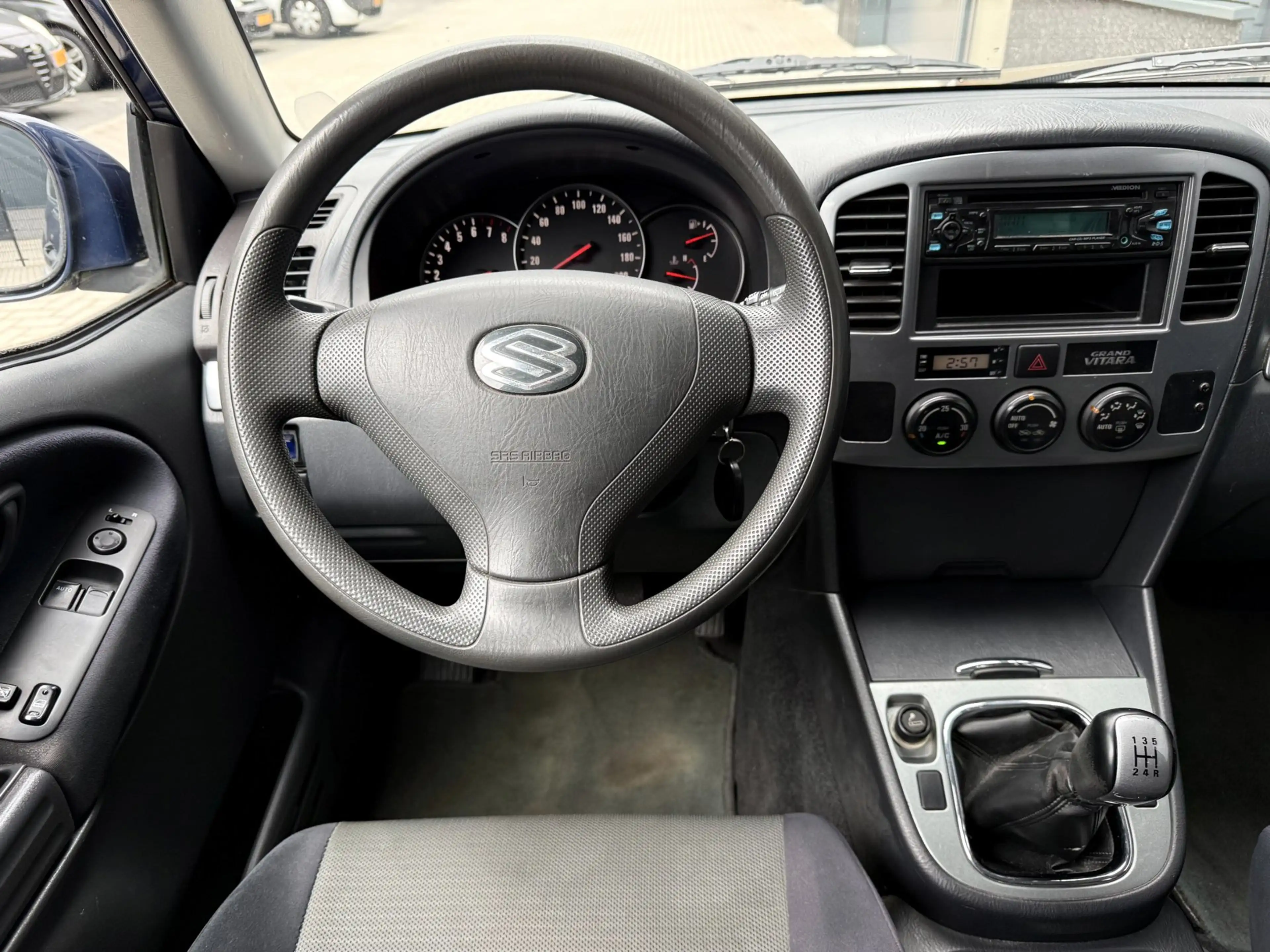 Suzuki Grand Vitara 2.0 Metal Top — photo 10