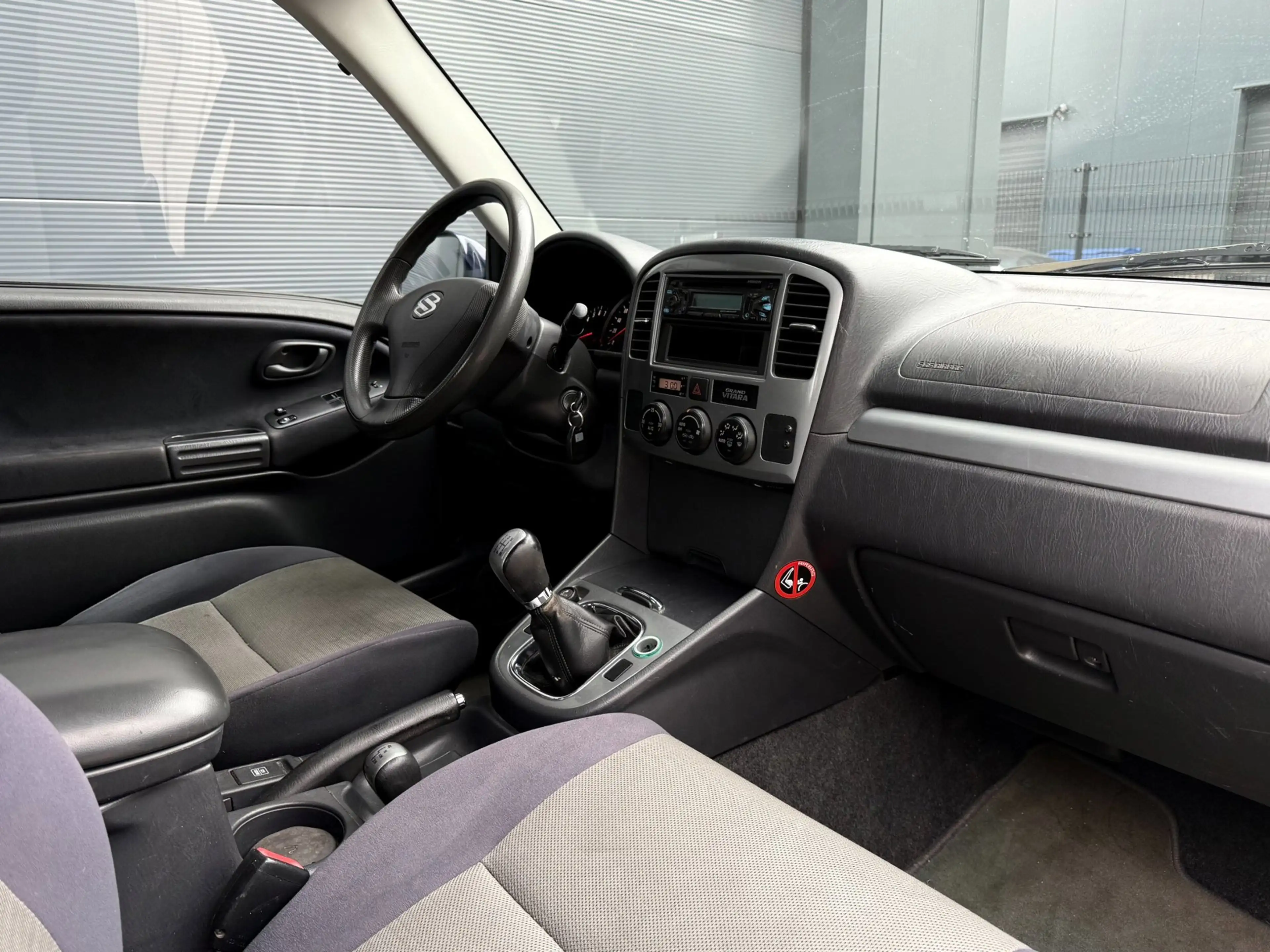 Suzuki Grand Vitara 2.0 Metal Top — photo 15