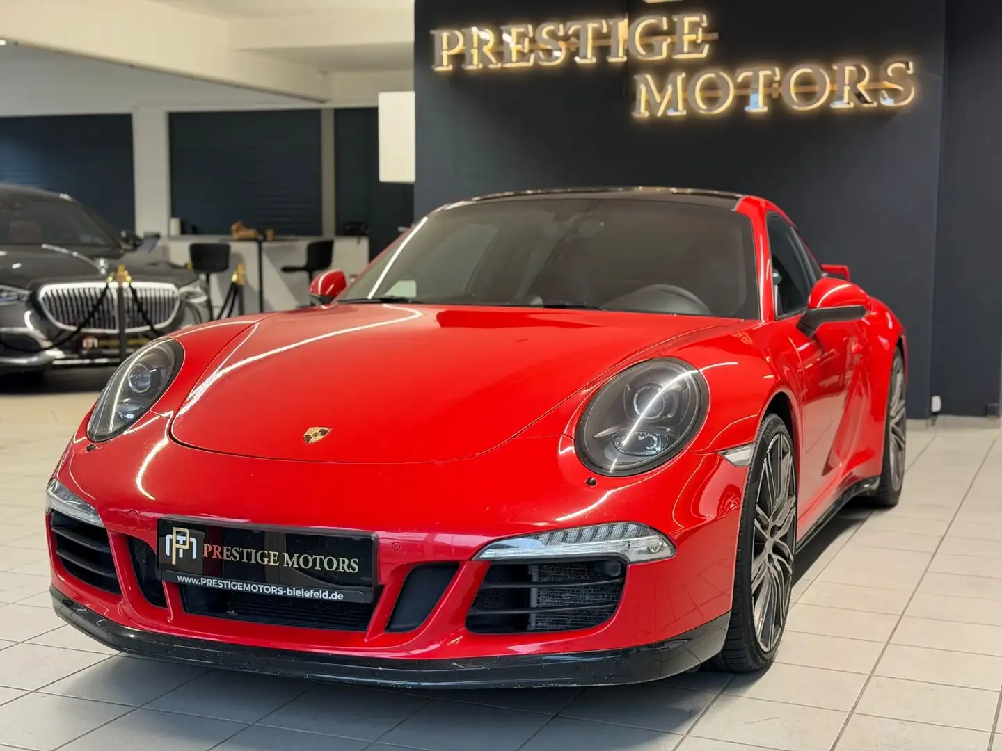 Porsche 911 Carrera 4 GTS Rood - 1