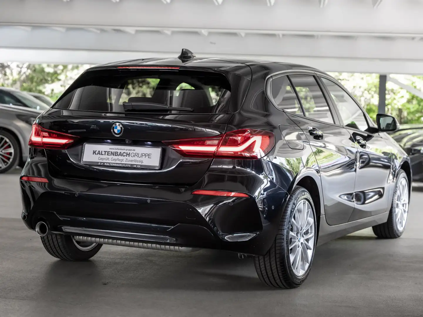 BMW 118 i Advantage LED ACC NAVI KAMERA LENKRADHZ. Schwarz - 2