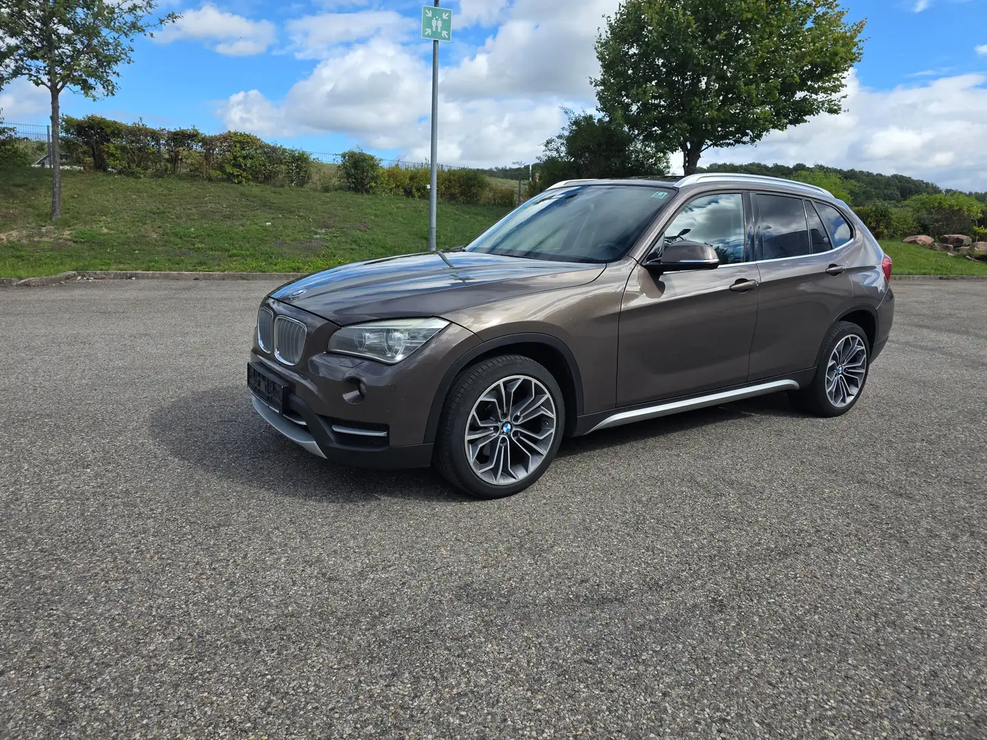 BMW X1 18 d_Euro5_TÜV 05/2026_Pano_Klimaautomatik Braun - 2