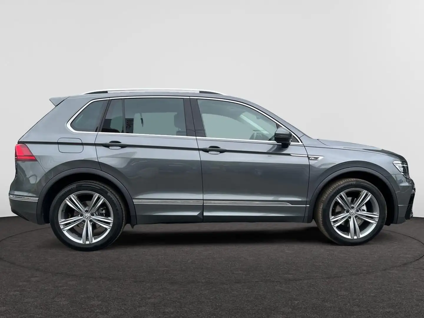 Volkswagen Tiguan R-Line 1.5 TSI ACT 150 PK DSG-7 / ACC / Camera / G Gris - 2