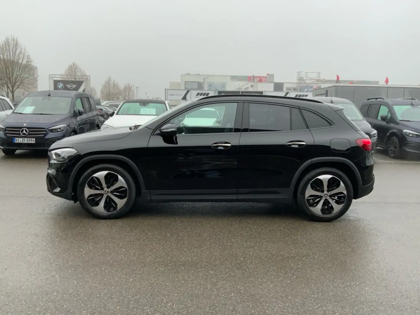 Mercedes-Benz GLA 220 4M PROGRESSIVE+AMBIENTE+DISTRO+MULTIBEAM Czarny - 2