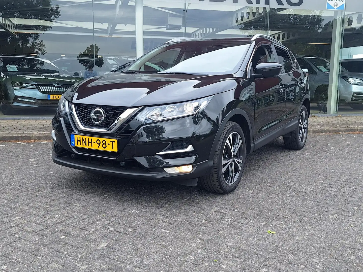 Nissan Qashqai 1.3 DIG-T N-Connecta | Pano | Climate | Navi | 360 Zwart - 2