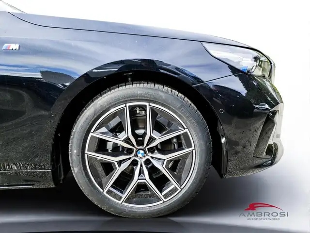 BMW 5 Series view 17