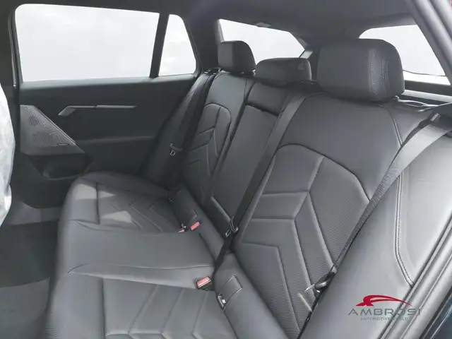 BMW 5 Series view 10