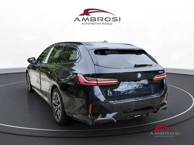 BMW 5 Series view 4