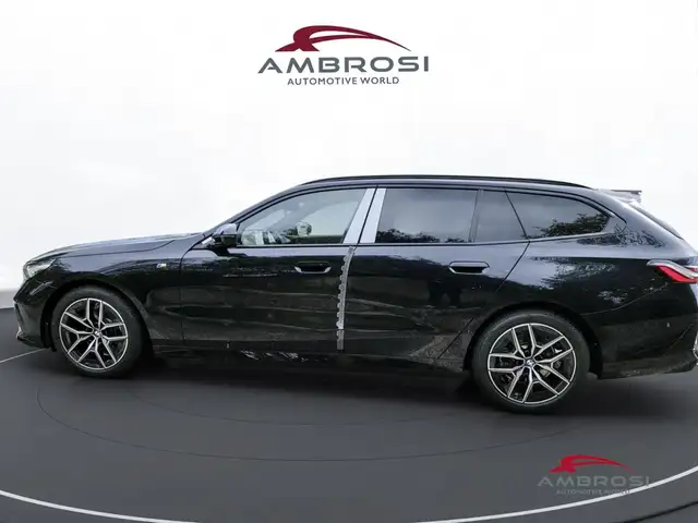 BMW 5 Series view 6