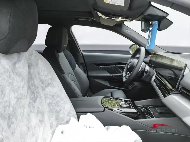 BMW 5 Series view 11