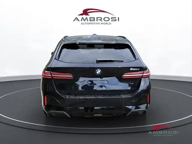 BMW 5 Series view 8