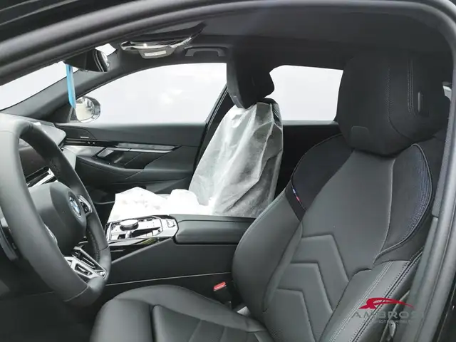 BMW 5 Series view 9