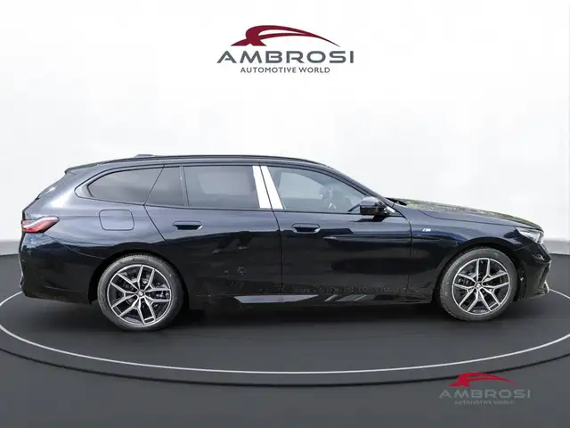 BMW 5 Series view 5