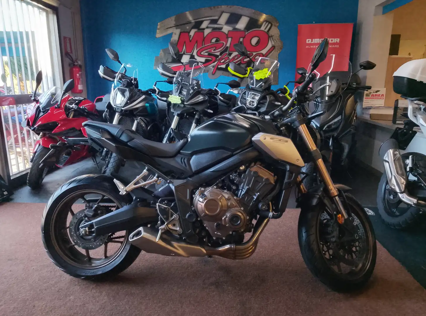 Honda CB 650 R Schwarz - 1