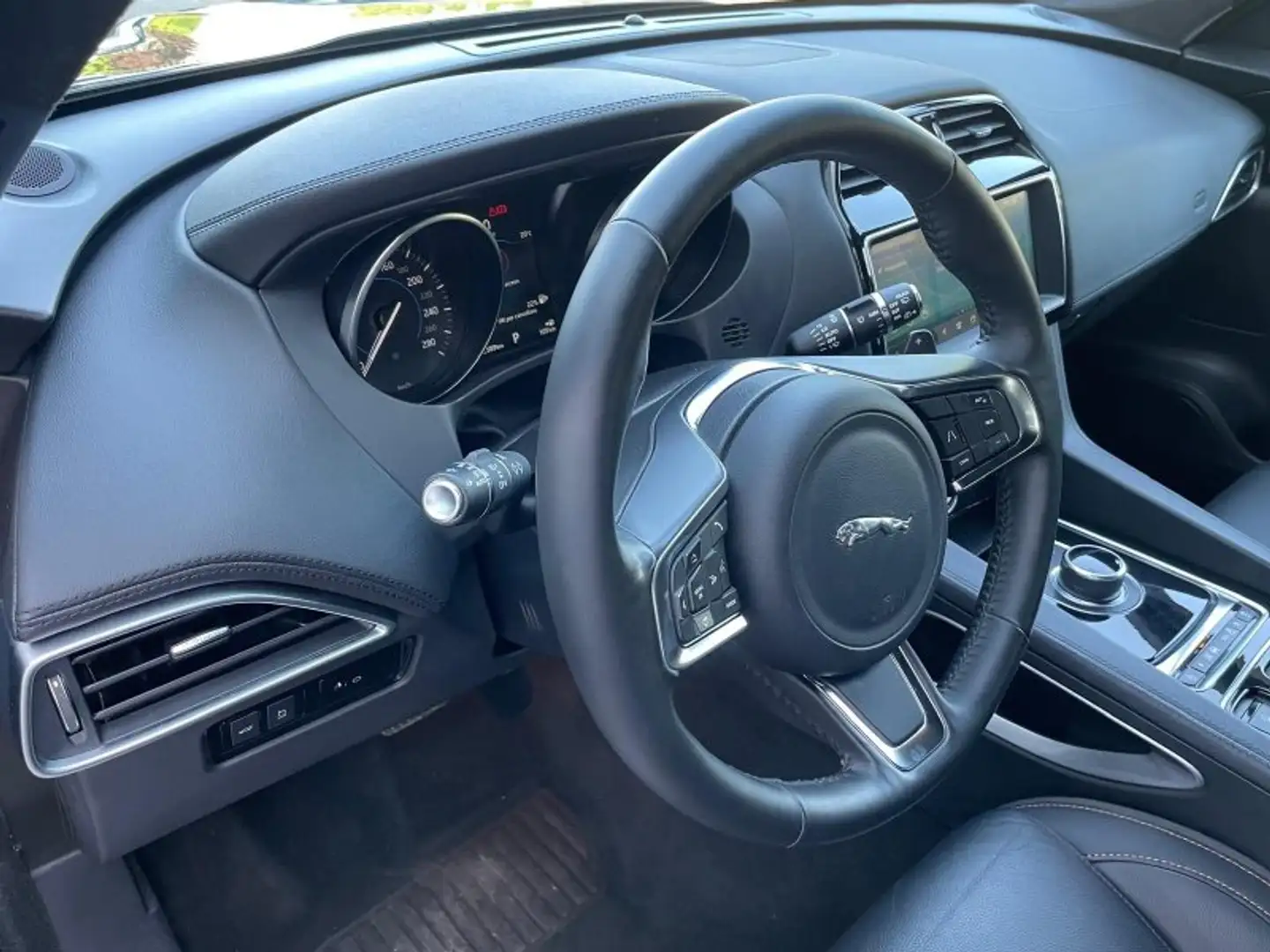 Jaguar F-Pace (X761) 2.0 D 180 CV AWD AUT. R-SPORT Nero - 2