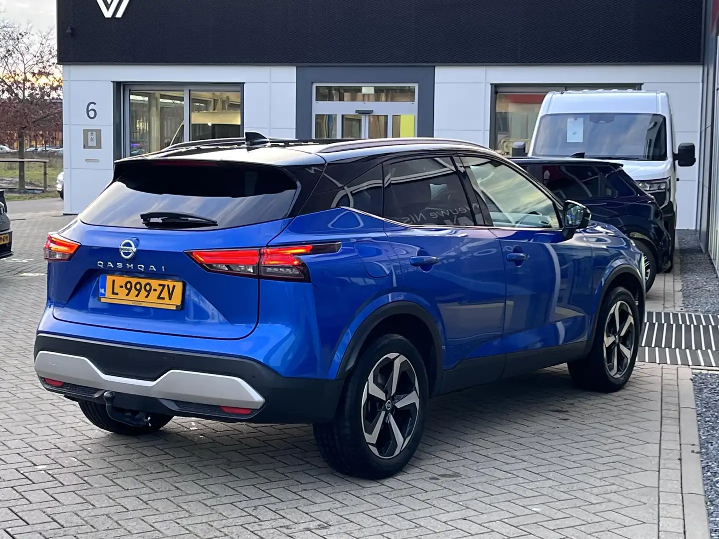 Nissan Qashqai 1.3 MHEV Premiere Edition | Trekhaak afneembaar | Bleu - 2