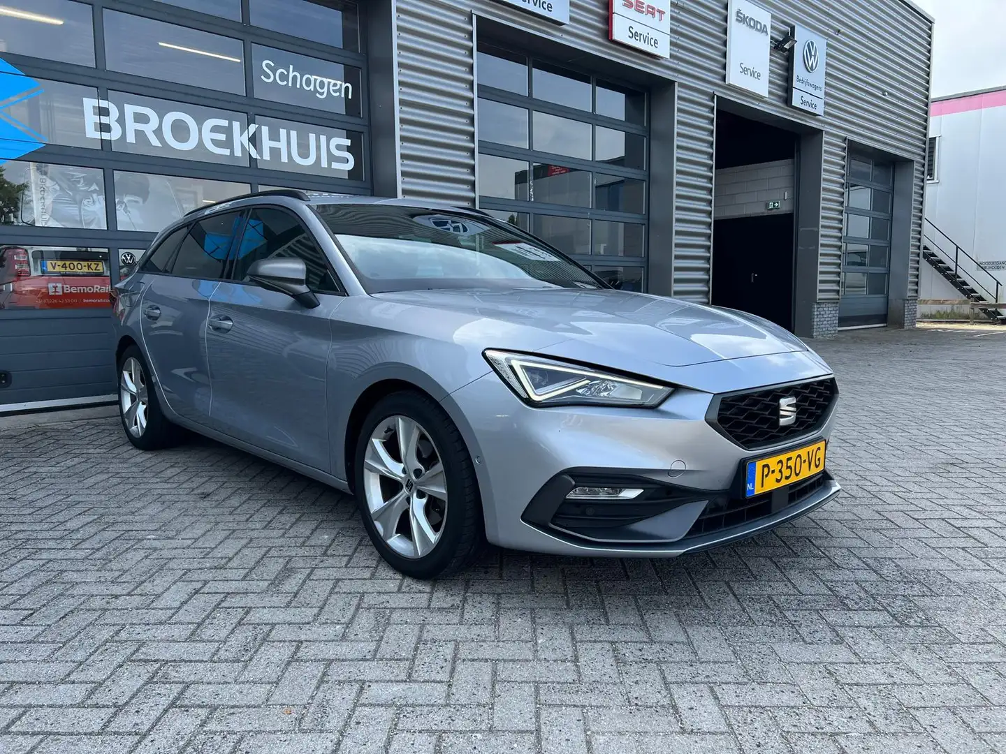SEAT Leon Sportstourer 1.0 eTSI 110 pk FR Business Intense 7 Gris - 2