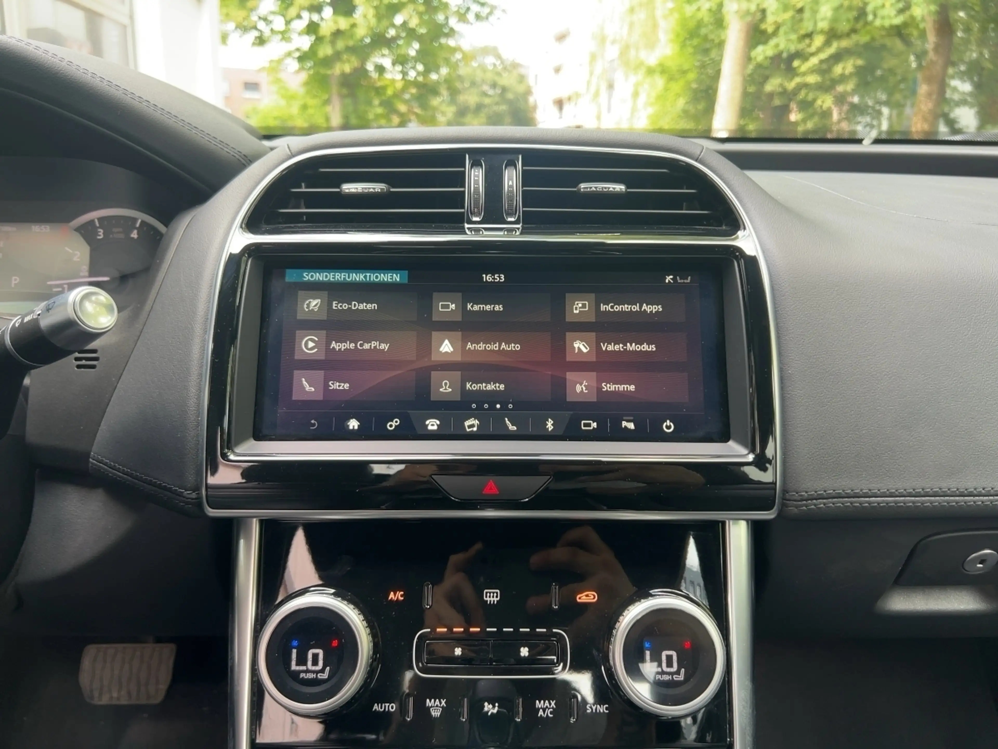 Jaguar XE P250 S Start/Stopp Kamera Pano Sitzheizung — photo 12
