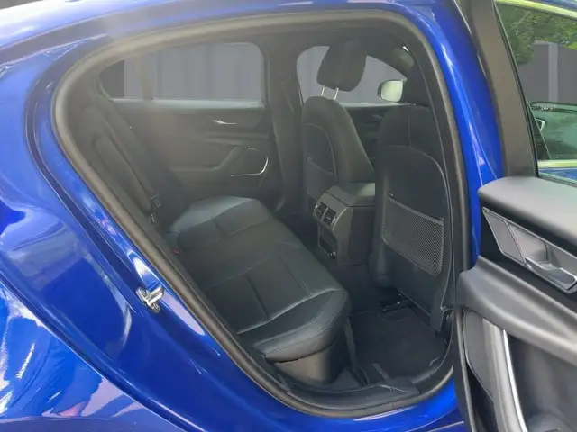 Jaguar Xe view 9