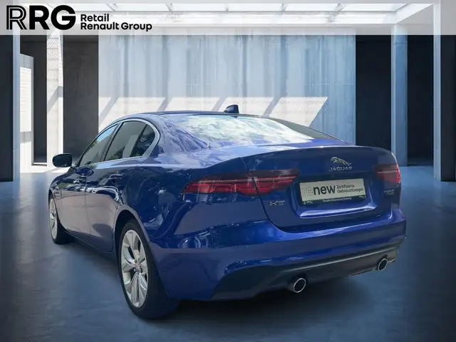 Jaguar Xe view 4