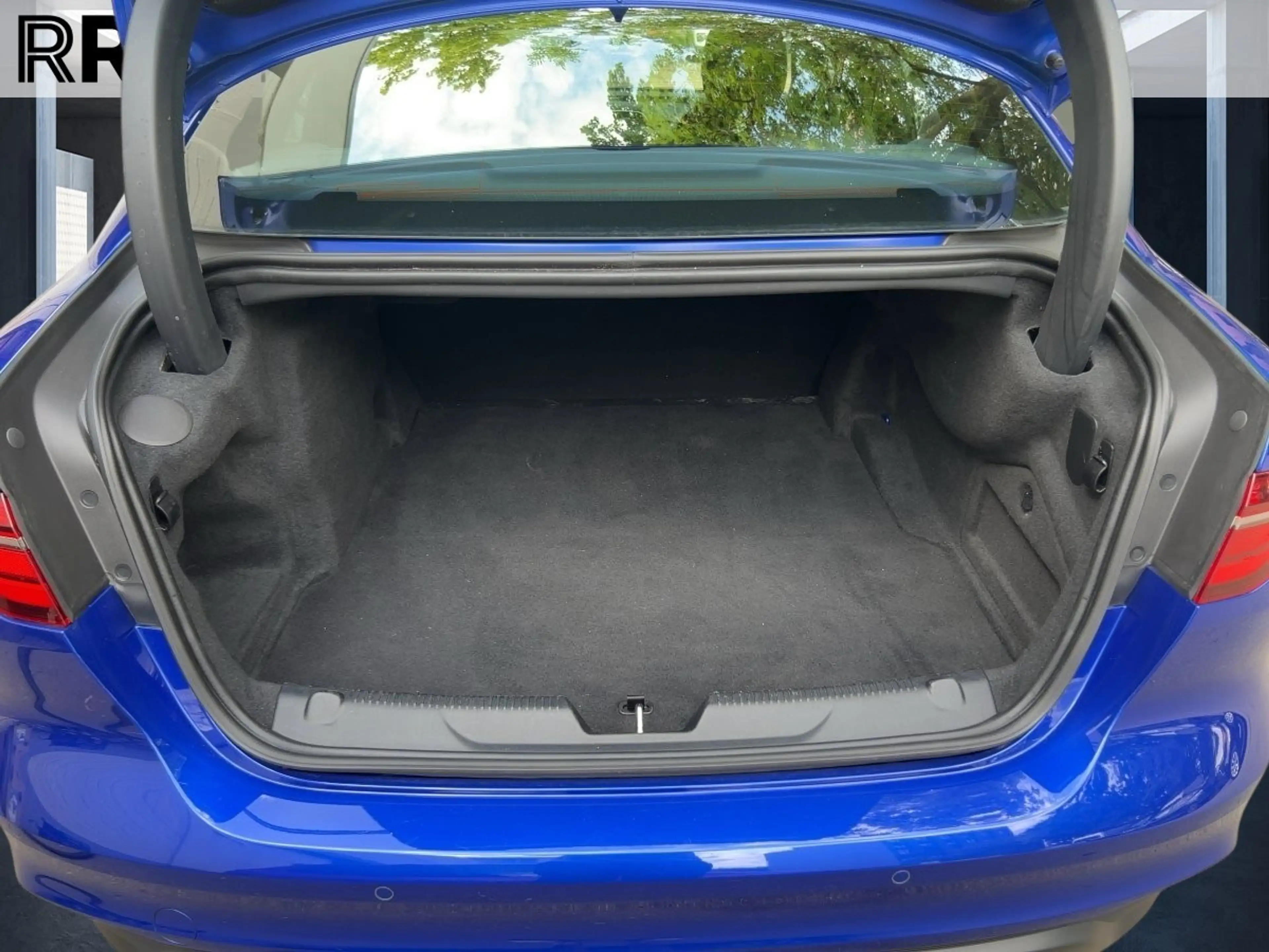 Jaguar XE P250 S Start/Stopp Kamera Pano Sitzheizung — photo 21