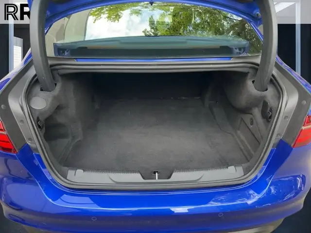 Jaguar Xe view 21