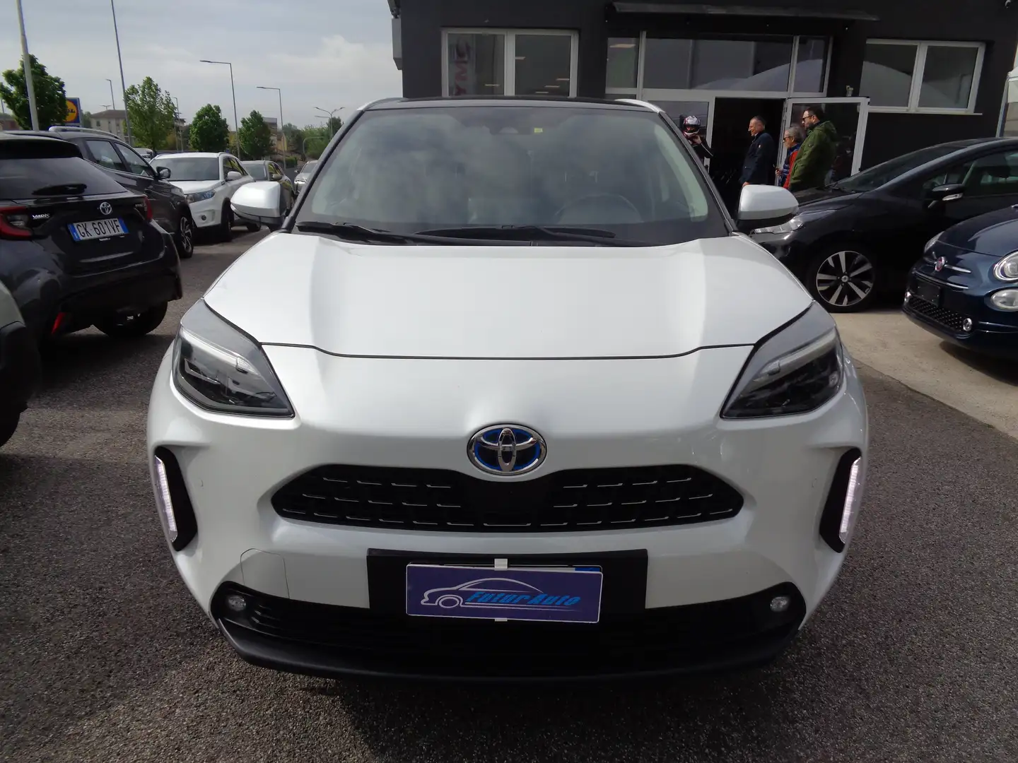 Toyota Yaris Yaris Cross Cross 1.5h Lounge awd-i 116cv e-cvt Bianco - 1