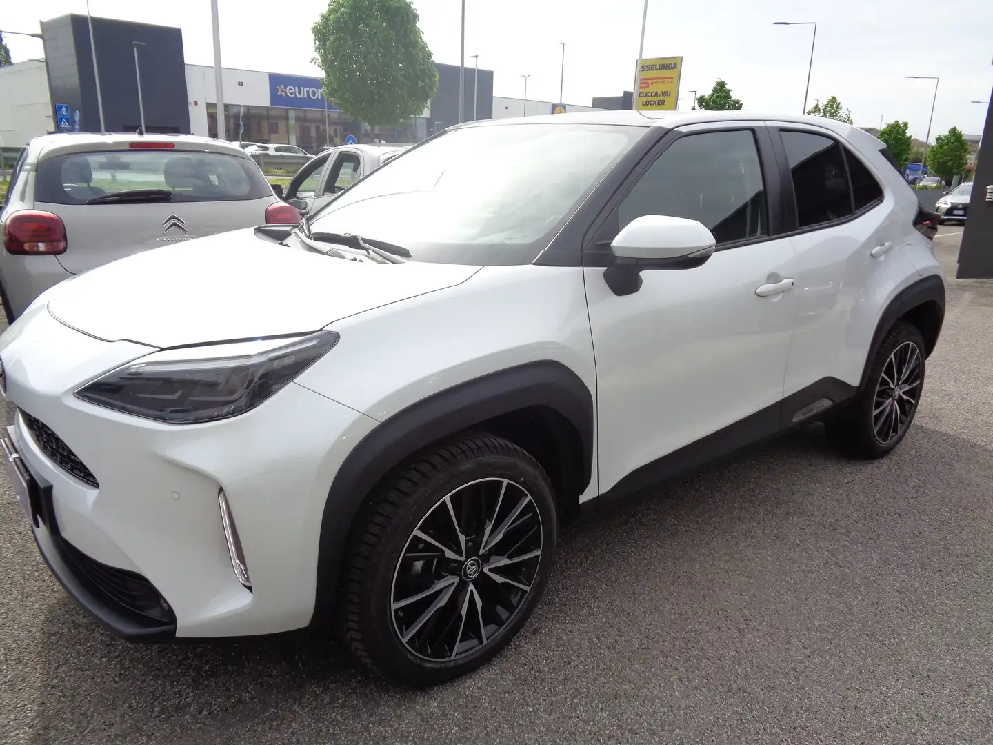 Toyota Yaris Yaris Cross Cross 1.5h Lounge awd-i 116cv e-cvt Bianco - 2