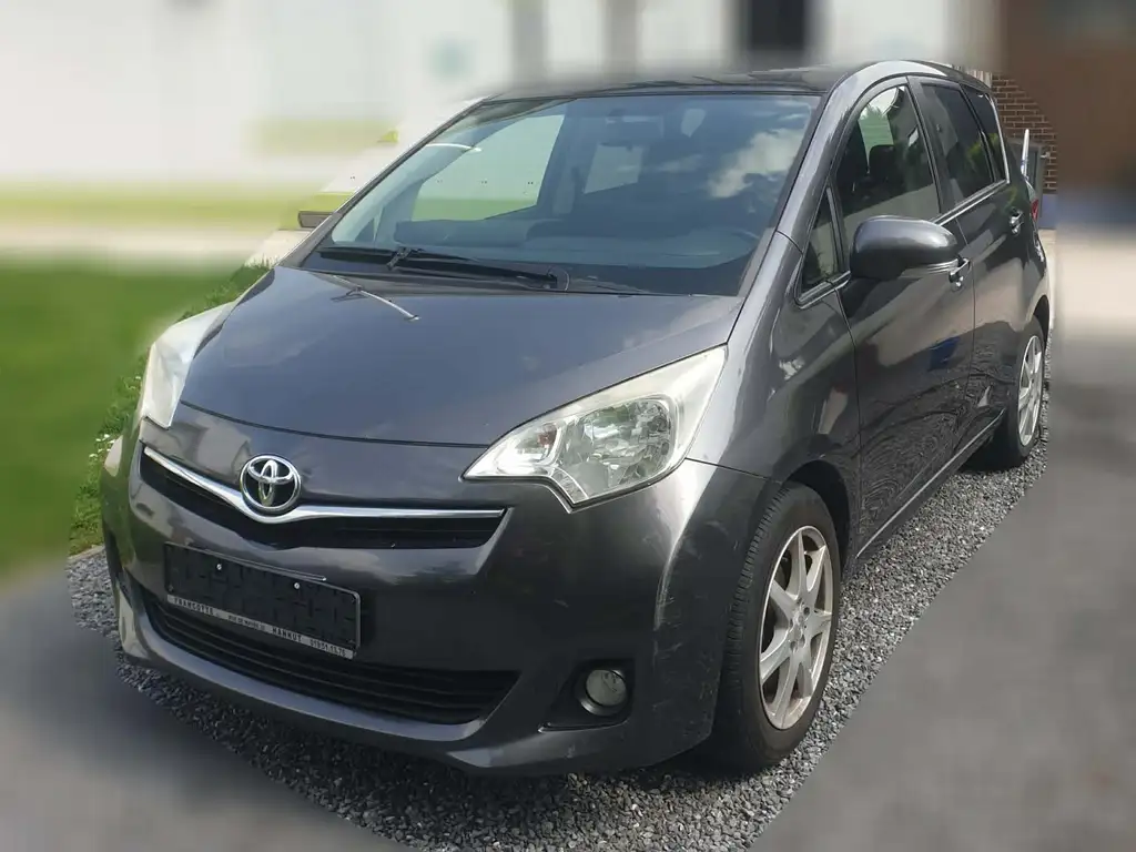 Toyota Verso-S 2014 из Европы — купить под ключ