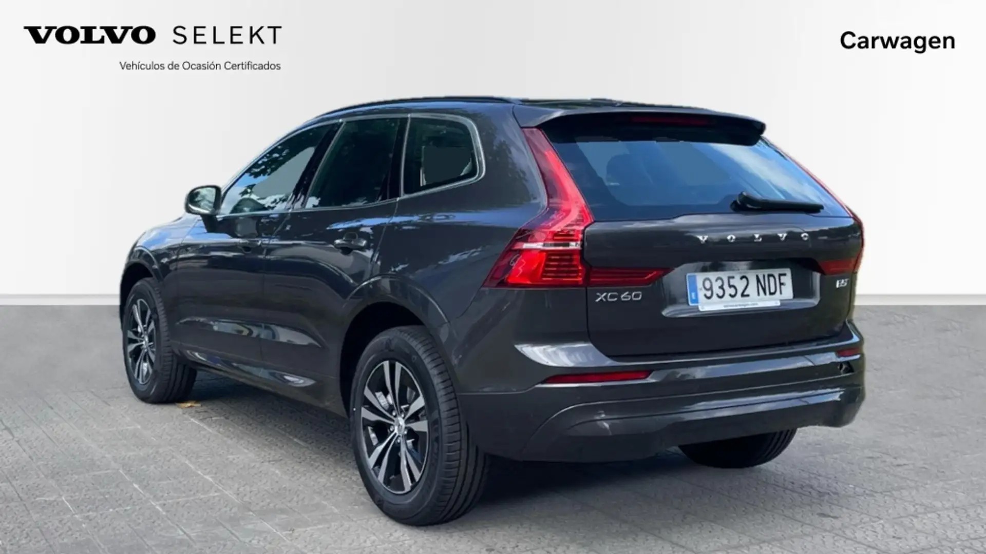 Volvo XC60 B5 Core AWD Aut. Gris - 2