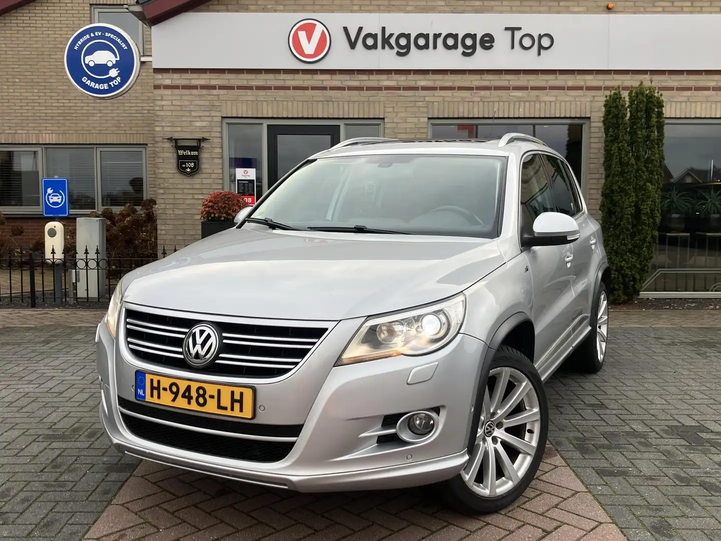 Volkswagen Tiguan 2.0 TSI 4Motion R-Line | Camera | Leder | Pano Grau - 1