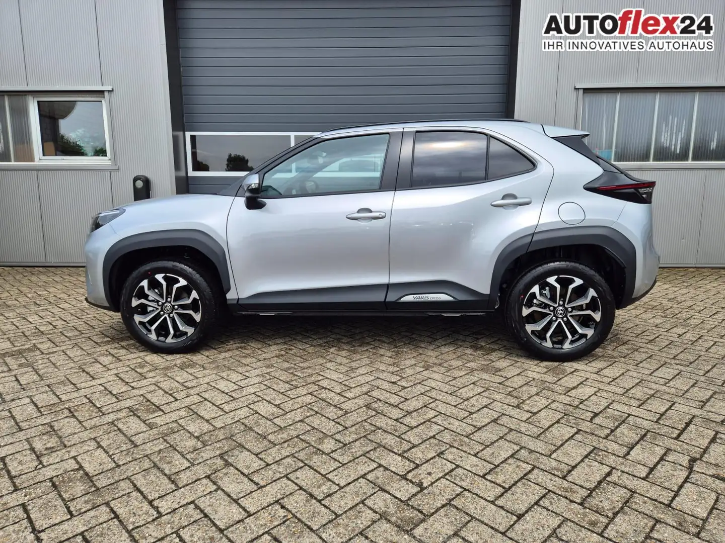 Toyota Yaris Cross 1.5VVT-iE 130PS Automatik Teamplayer Klimaautom... Silber - 1
