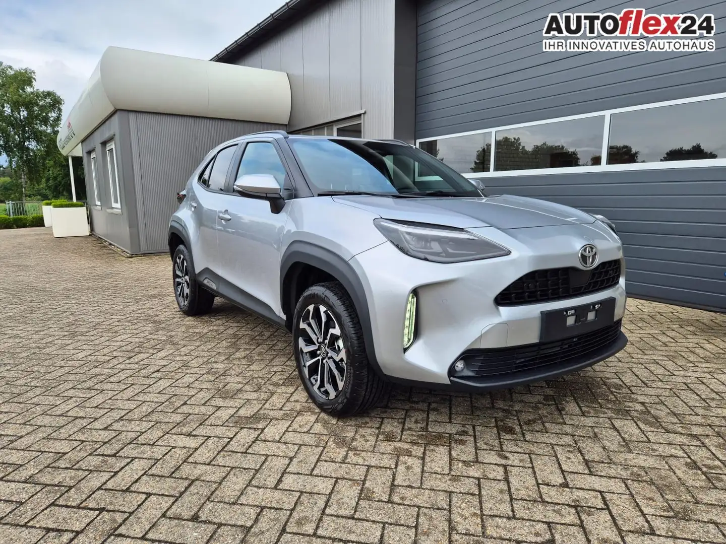 Toyota Yaris Cross 1.5VVT-iE 130PS Automatik Teamplayer Klimaautom... Silber - 2