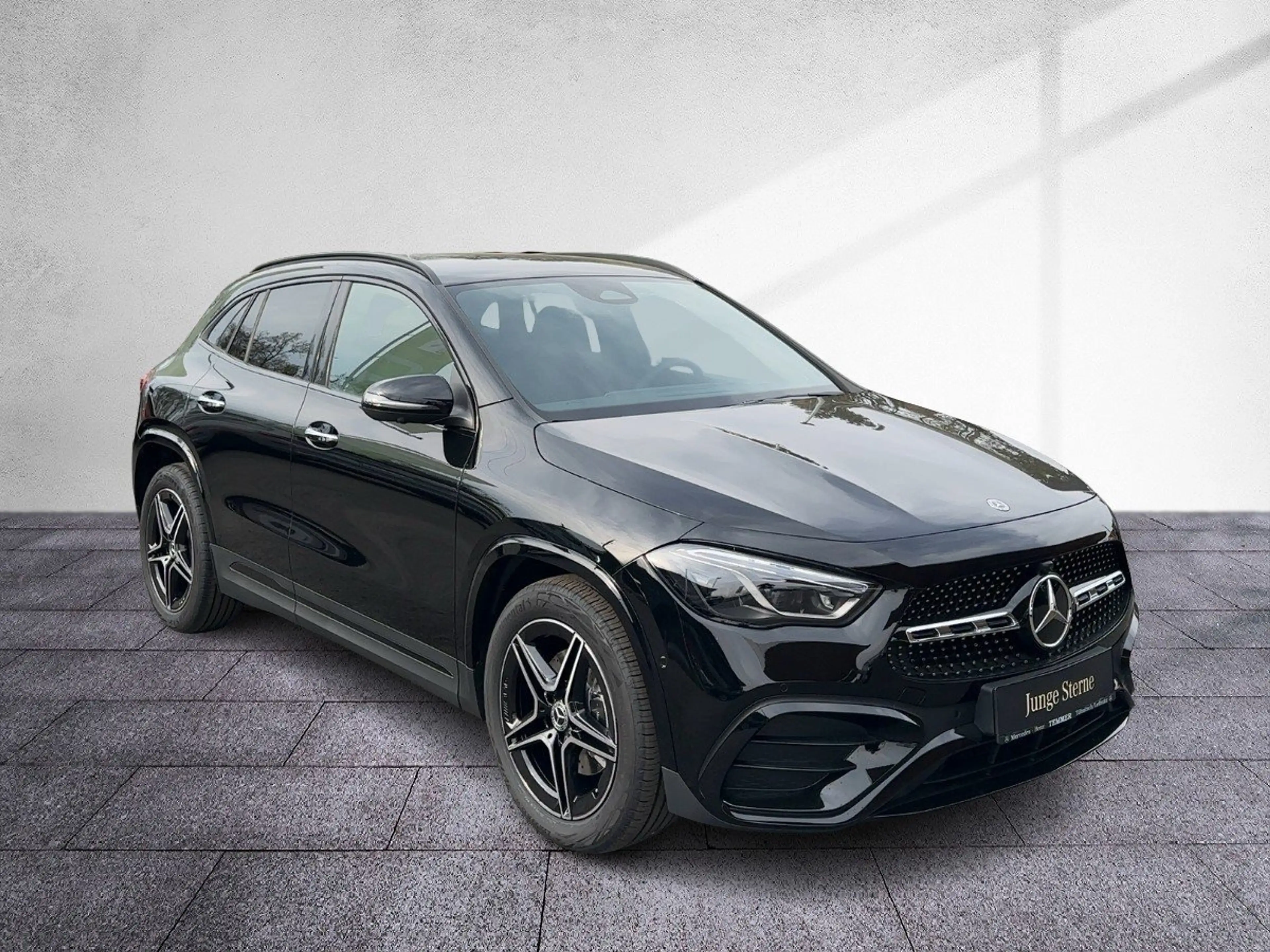 Mercedes-Benz GLA 200 d 4MATIC AMG-Line AHV LRHZG Distr Night — photo 6