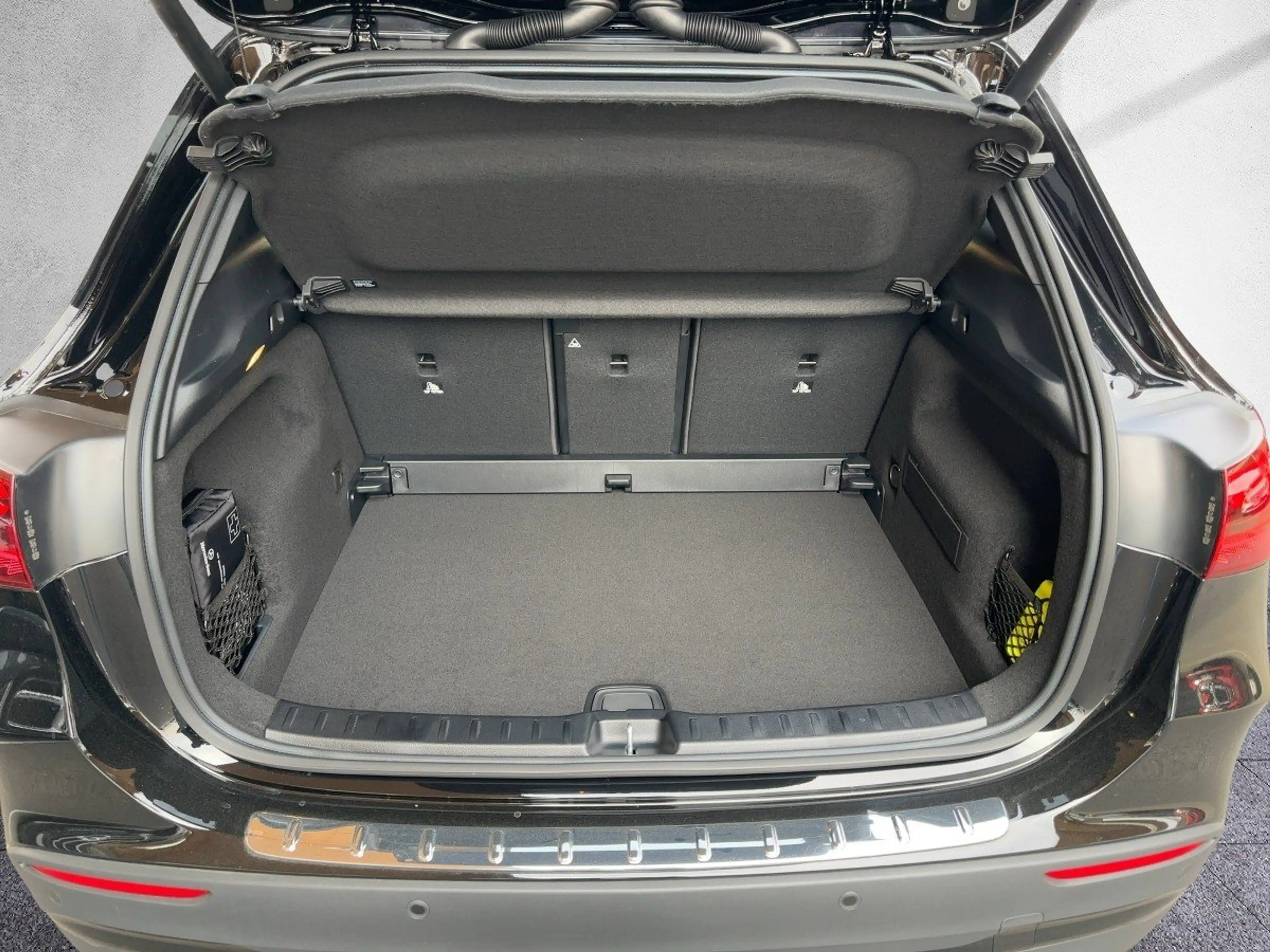 Mercedes-Benz GLA 200 d 4MATIC AMG-Line AHV LRHZG Distr Night — photo 7