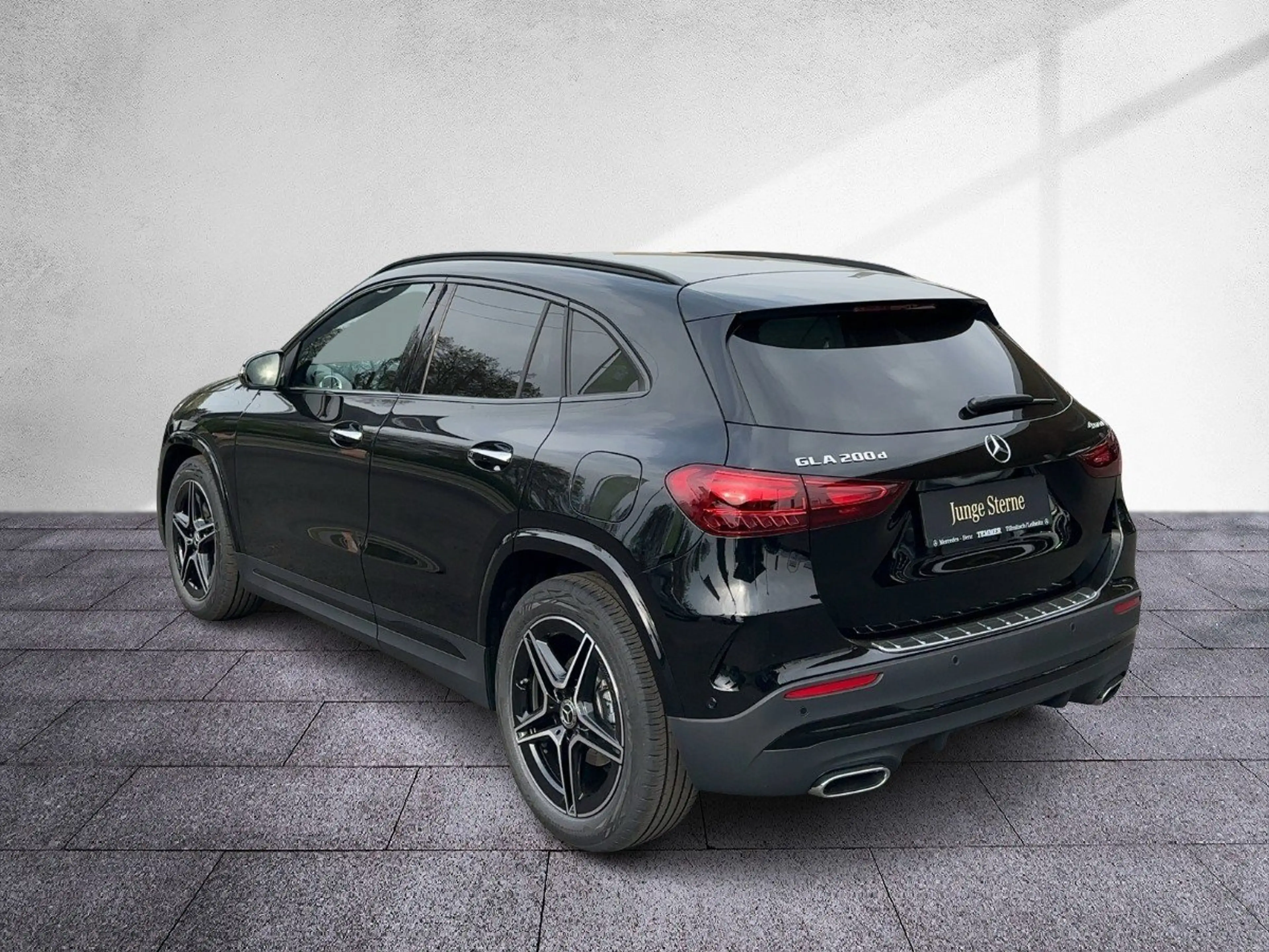 Mercedes-Benz GLA 200 d 4MATIC AMG-Line AHV LRHZG Distr Night — photo 4
