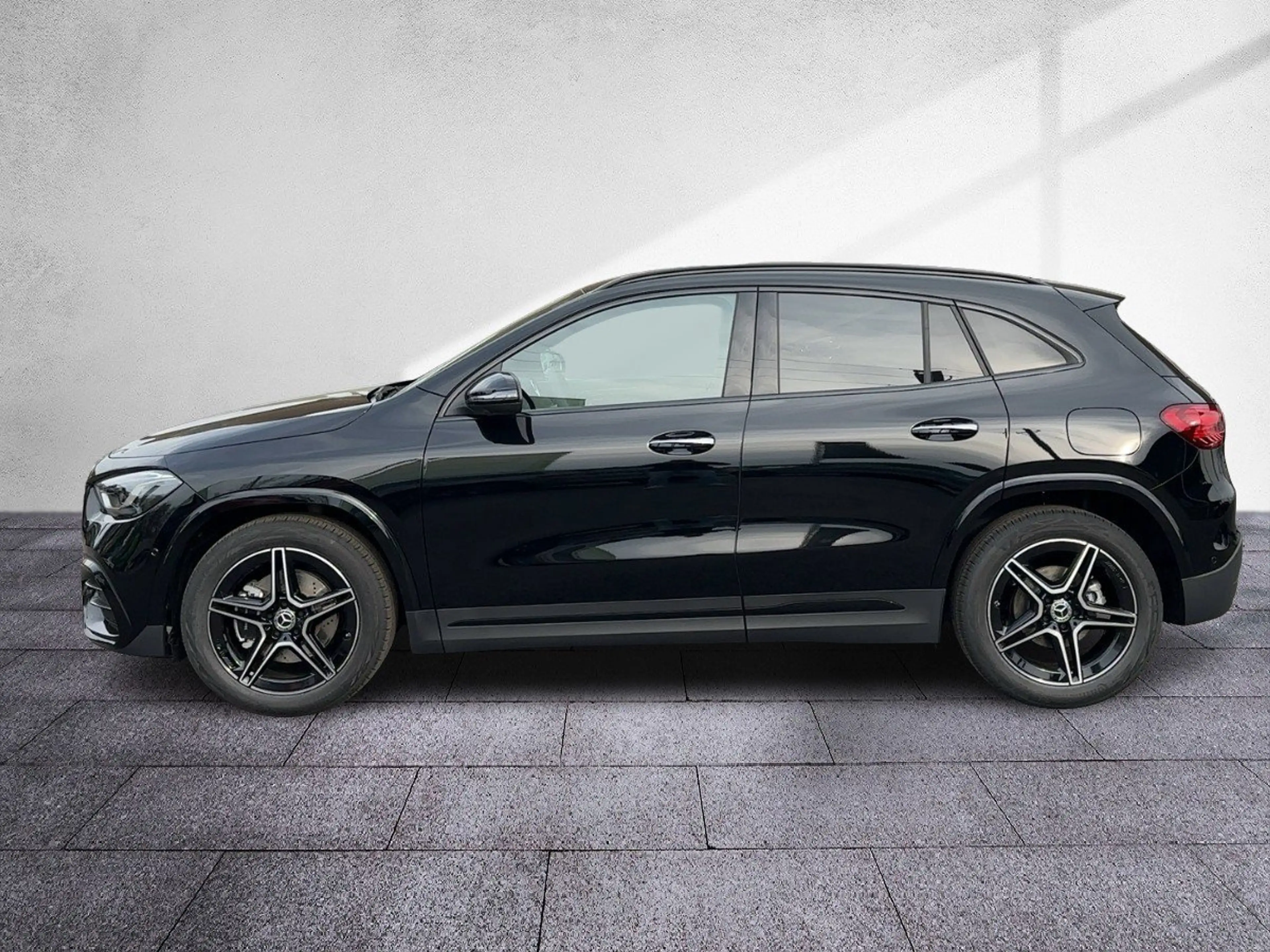 Mercedes-Benz GLA 200 d 4MATIC AMG-Line AHV LRHZG Distr Night — photo 3