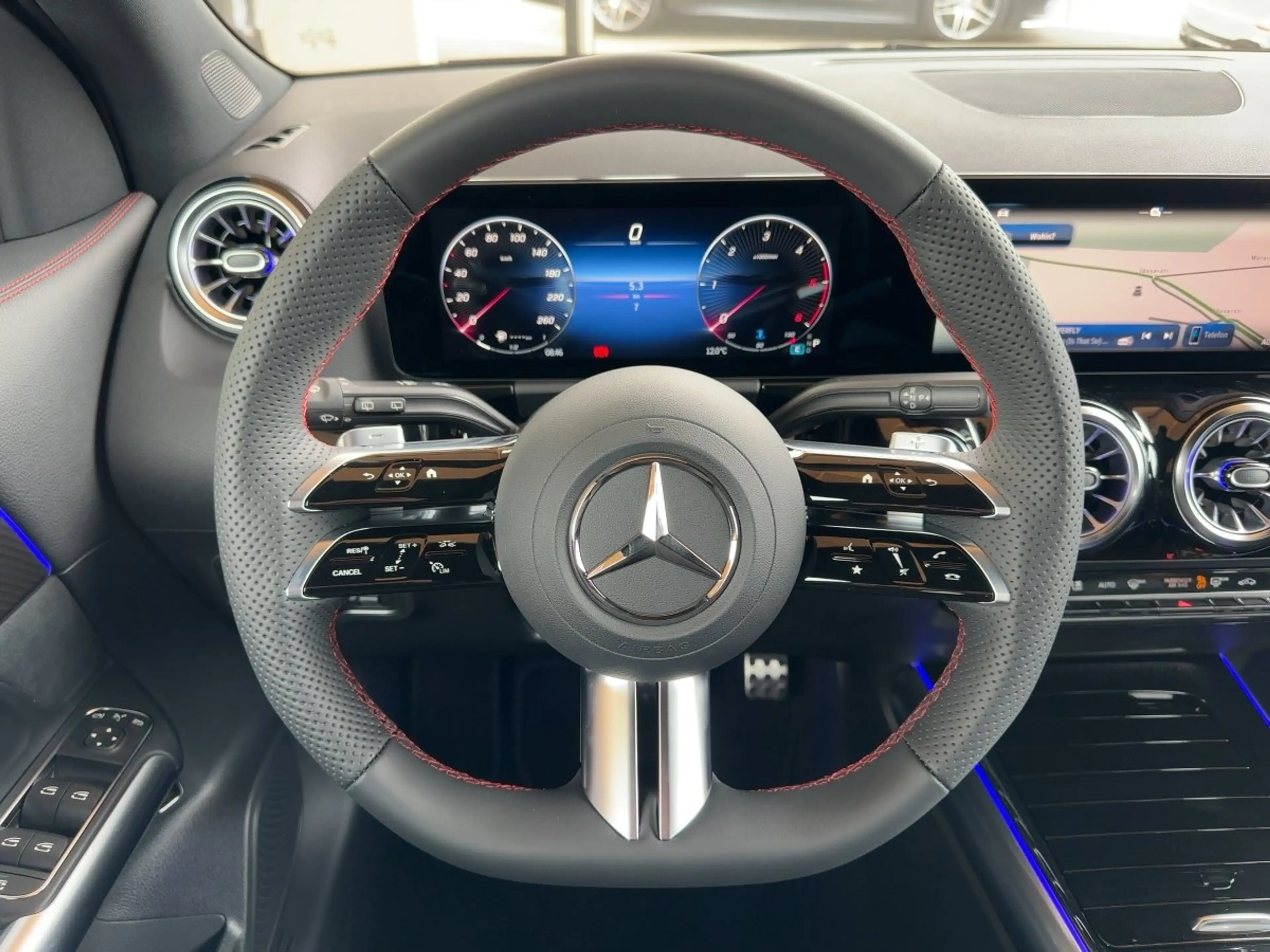 Mercedes-Benz GLA 200 d 4MATIC AMG-Line AHV LRHZG Distr Night — photo 11