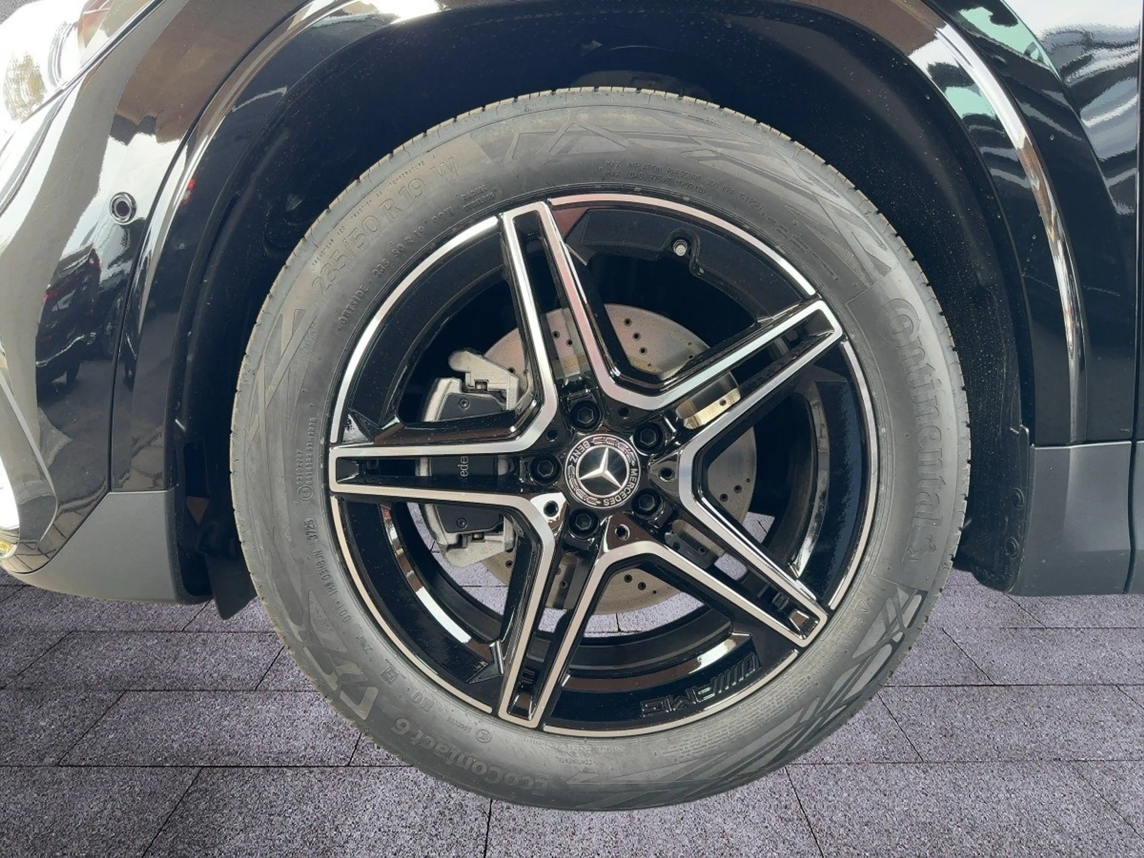 Mercedes-Benz GLA 200 d 4MATIC AMG-Line AHV LRHZG Distr Night — photo 13