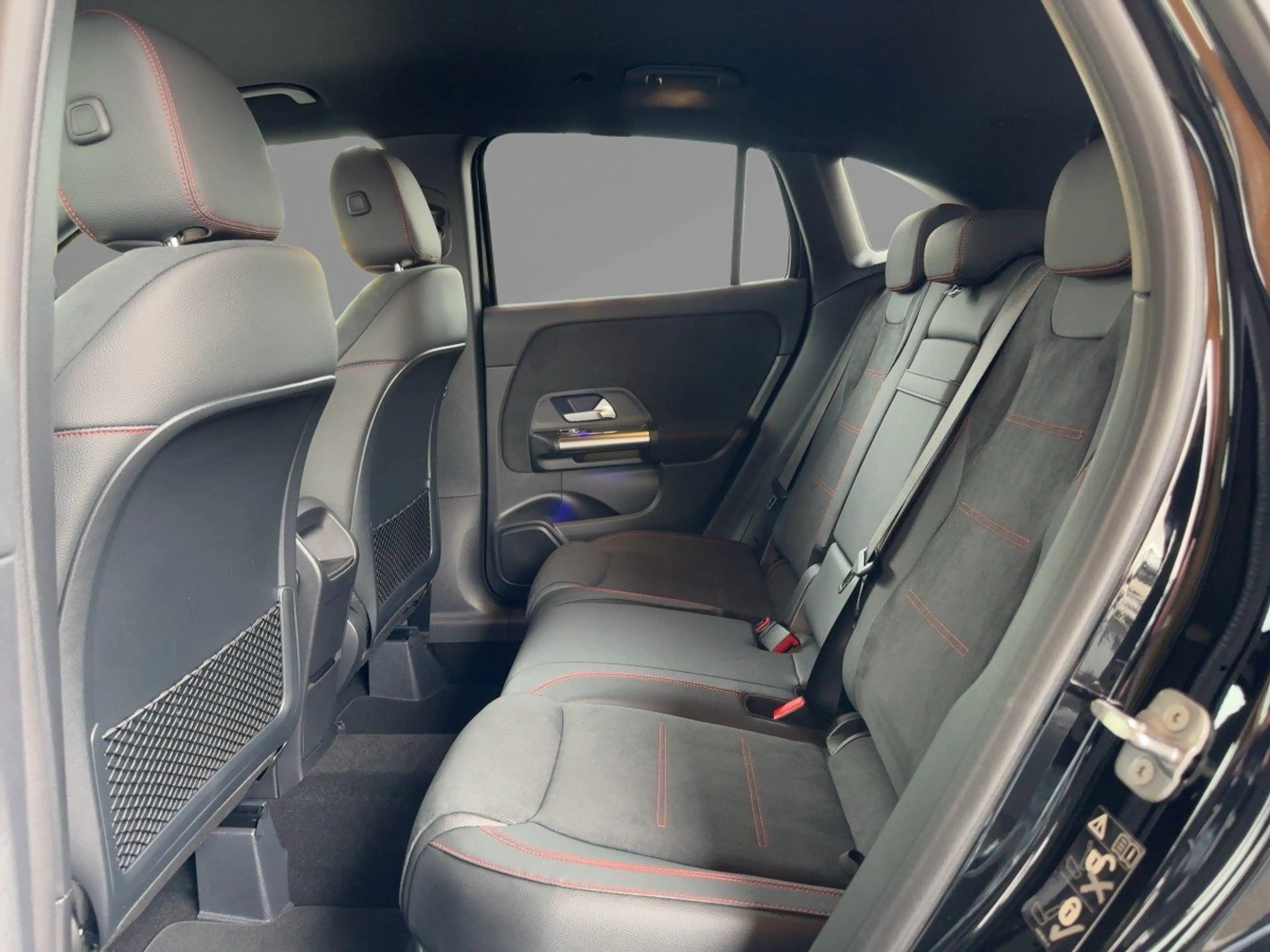 Mercedes-Benz GLA 200 d 4MATIC AMG-Line AHV LRHZG Distr Night — photo 9