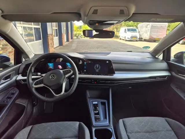 Volkswagen Golf view 3