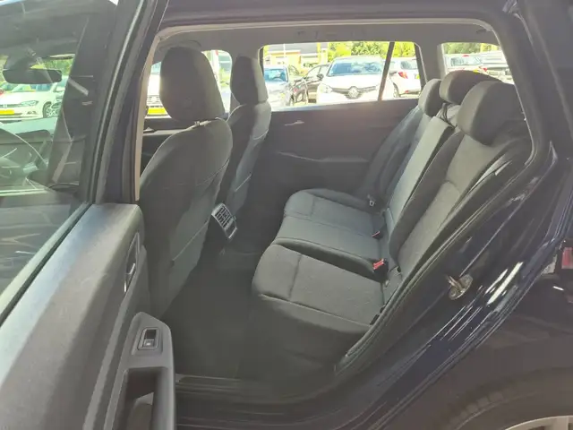 Volkswagen Golf view 13