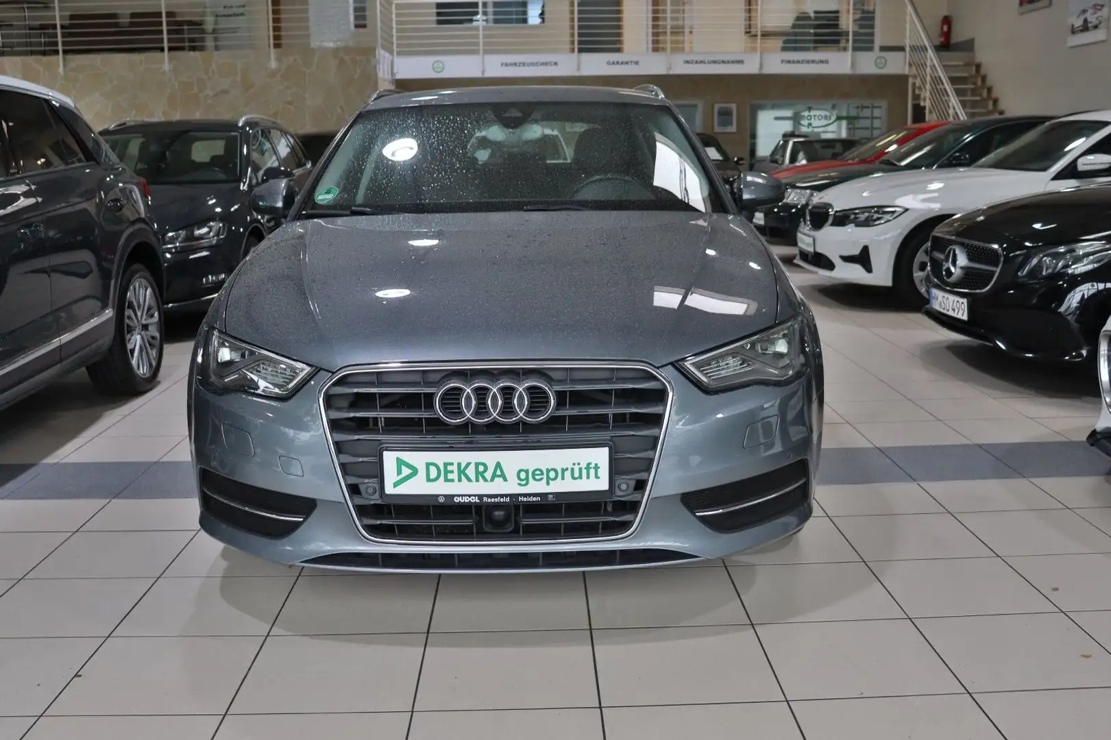 Audi A3 Sportback ambiente E-tron Gris - 2