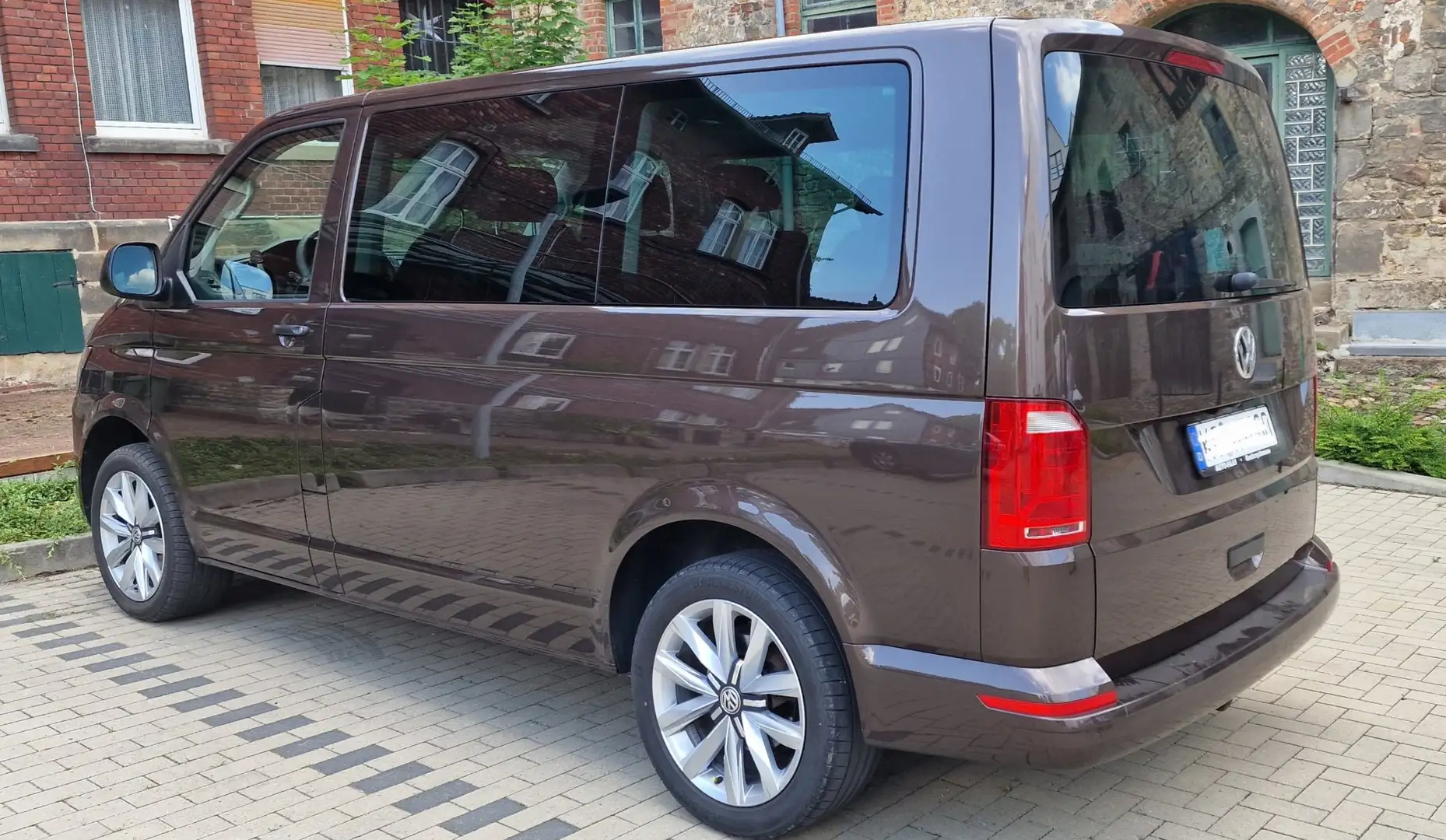 Volkswagen T6 Multivan Trendline, Motor NEU, AHK Brun - 2