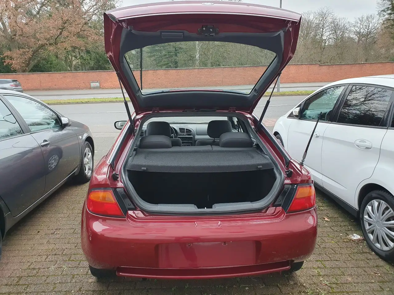 Mazda 323 F - 160.000 Km - Tüv 06/ 2028, foto 9