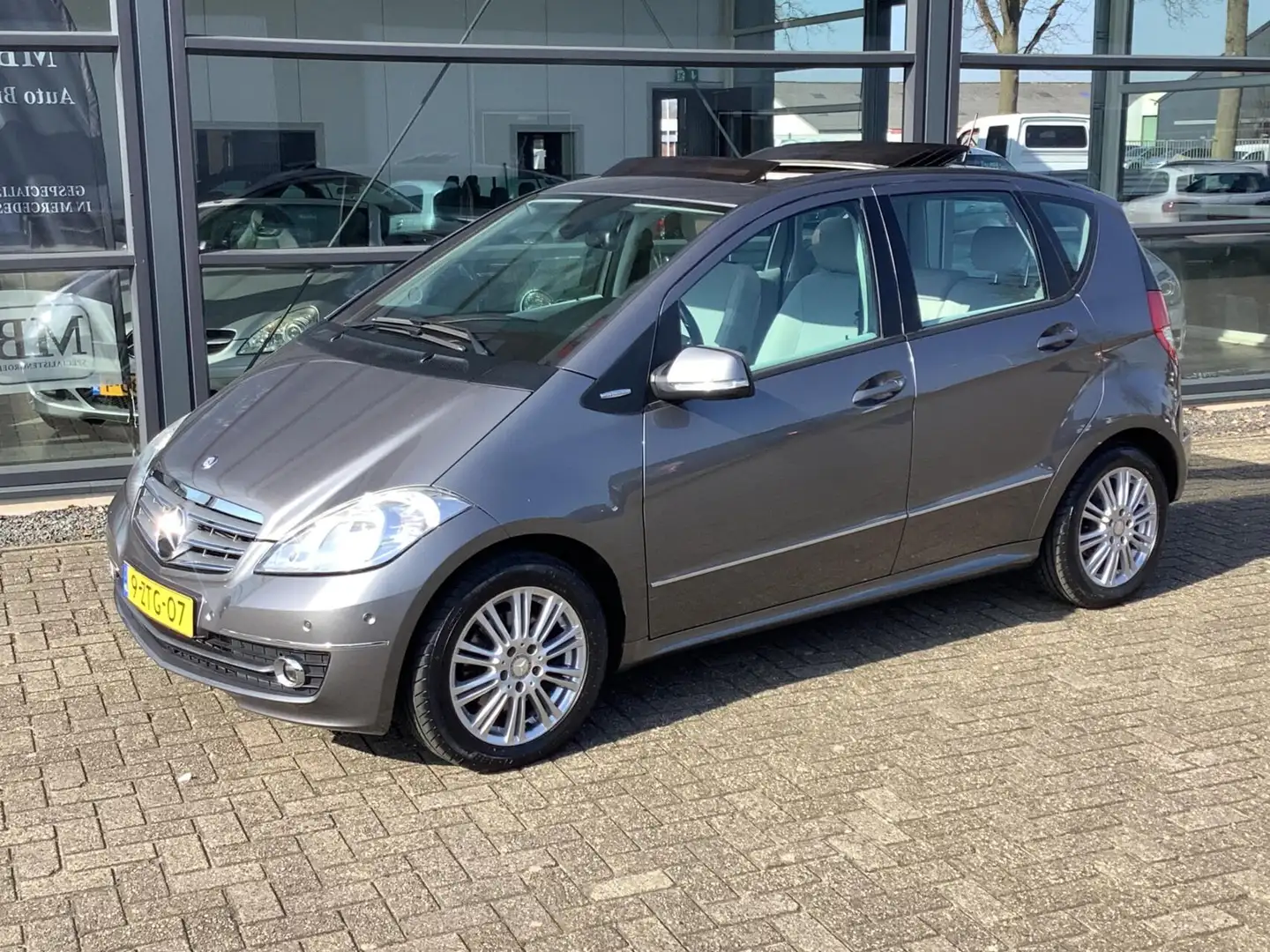 Mercedes-Benz A 200 Turbo Avantgarde, automaat, cruise, Panorama dak, Grijs - 2