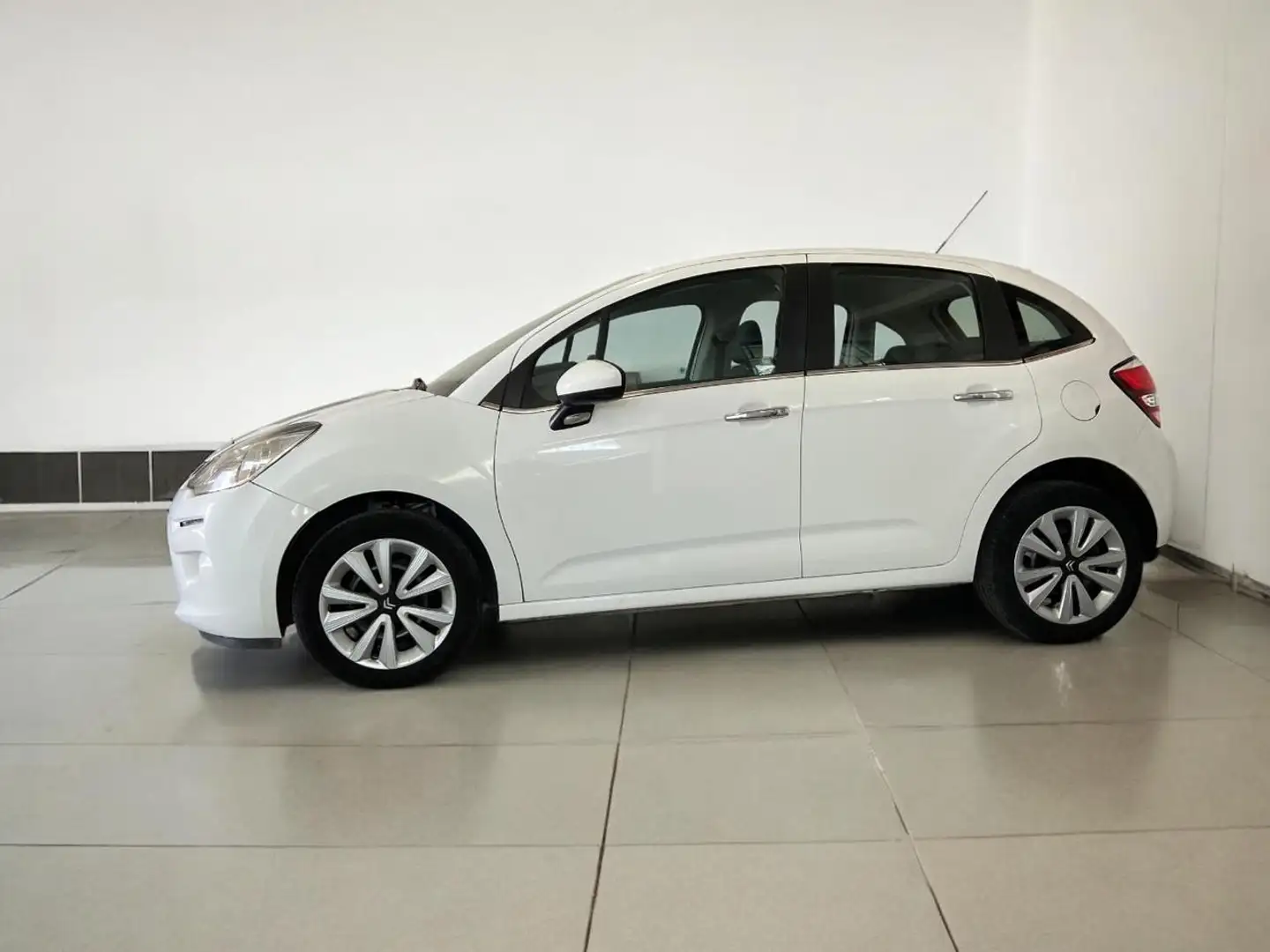 Citroen C3 PureTech 82 Exclusive Blanc - 2
