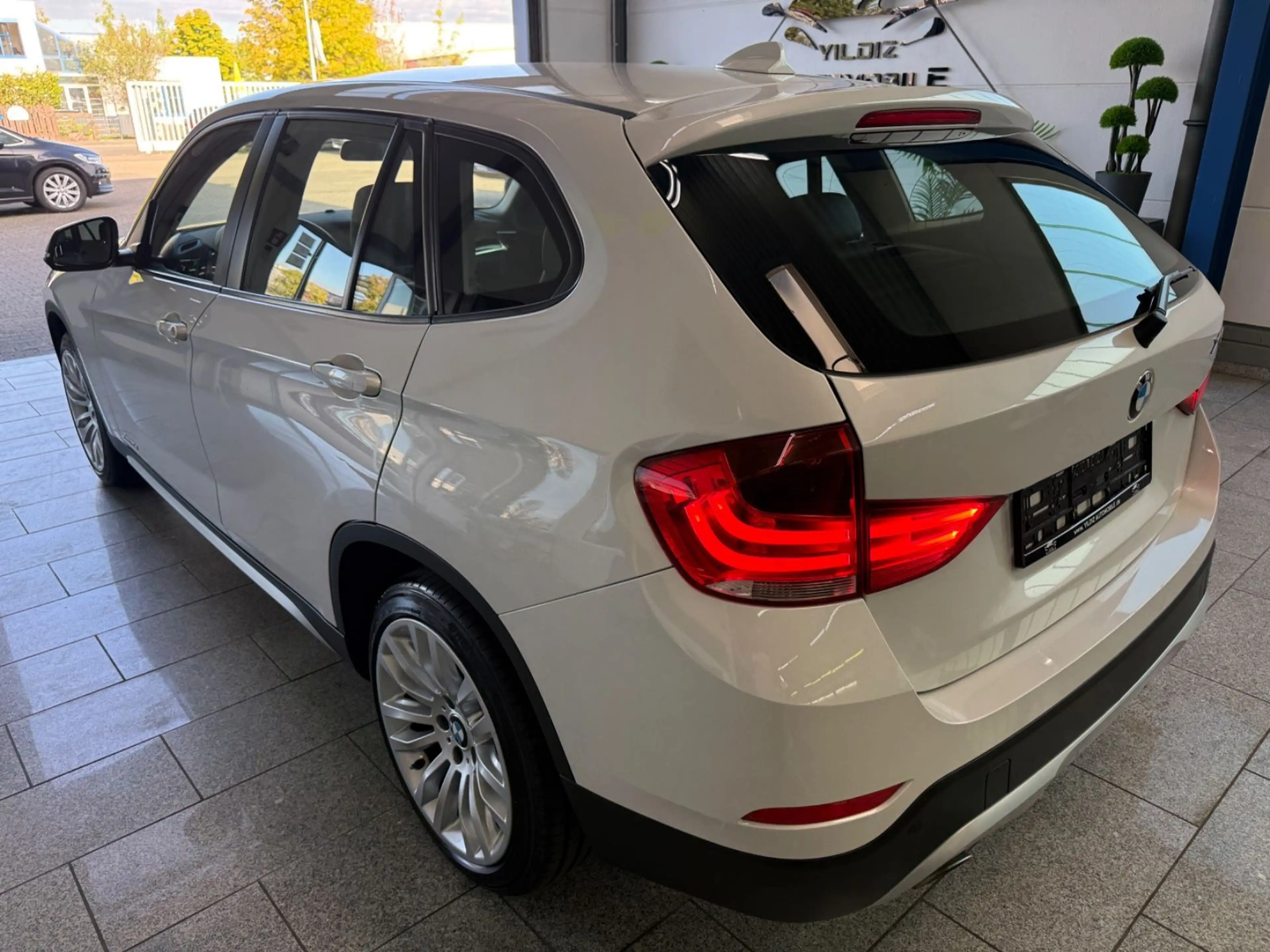 BMW X1 xDrive 20 d*X-LINE*AUT*BI-XN*PDC*AHK*TMP*1-HD — photo 9