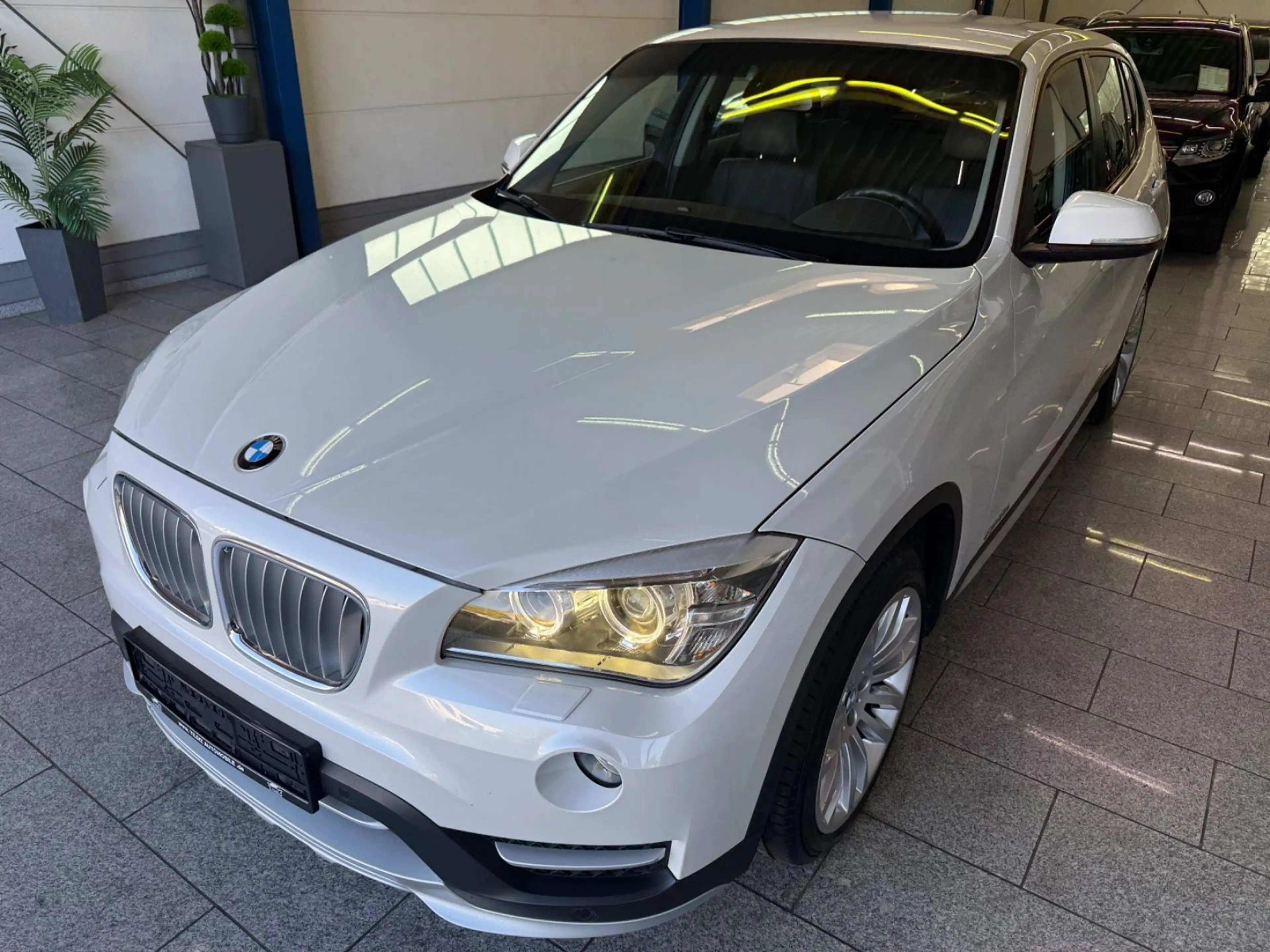 BMW X1 xDrive 20 d*X-LINE*AUT*BI-XN*PDC*AHK*TMP*1-HD — photo 2