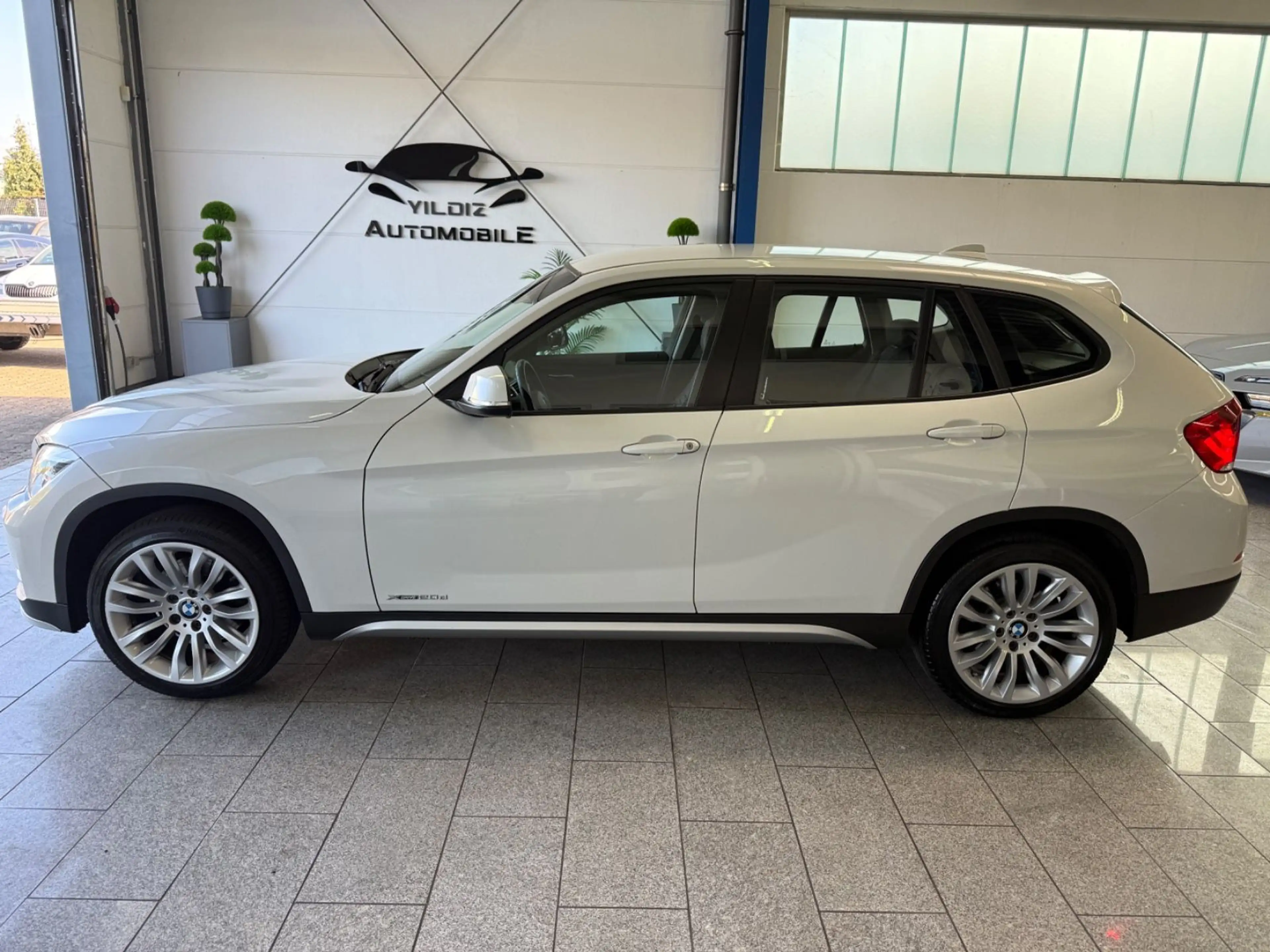 BMW X1 xDrive 20 d*X-LINE*AUT*BI-XN*PDC*AHK*TMP*1-HD — photo 10