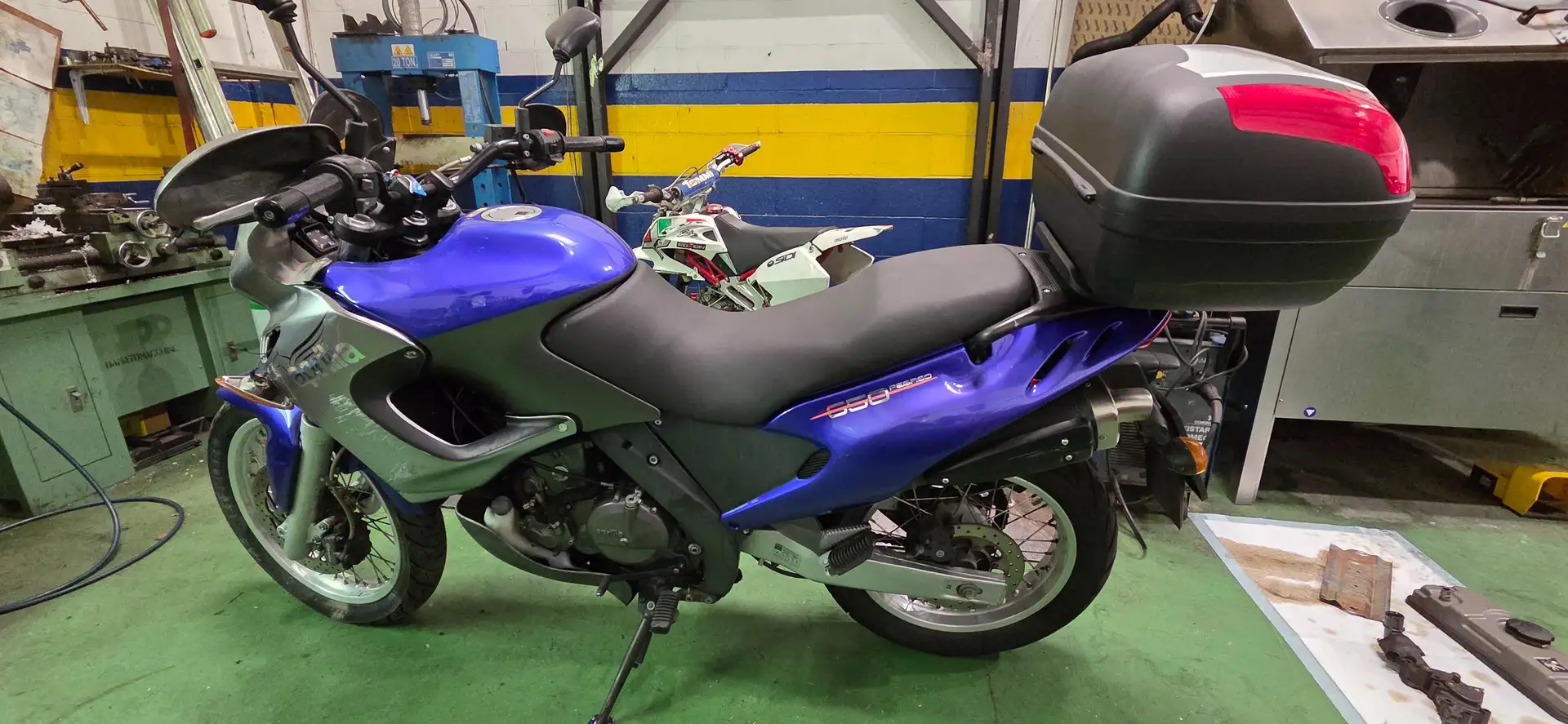 Aprilia Pegaso 650 Ie Plateado - 1